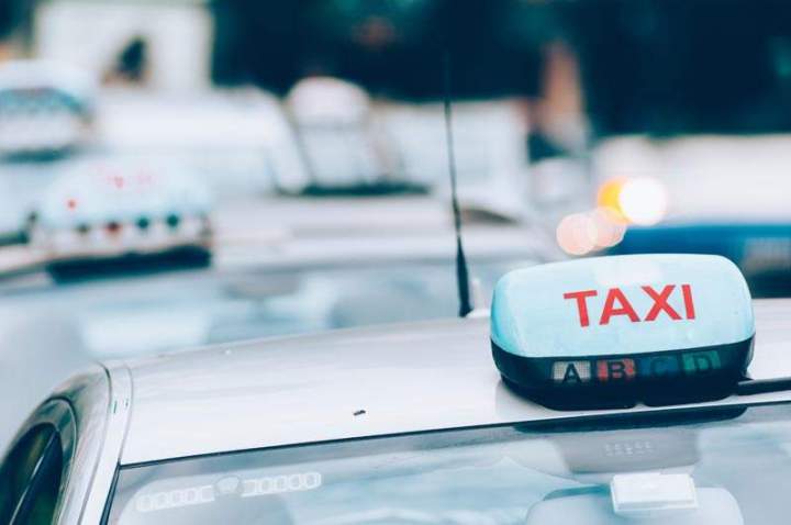 Comment organiser un transfert vers l’aéroport en taxi ? AJACCIO